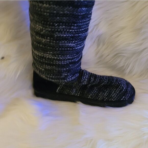 Black and white under the knee boots - Picture 3 of 6